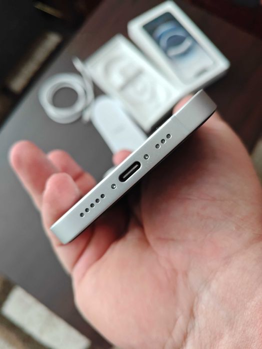 iPhone 16e, 128 GB, белый