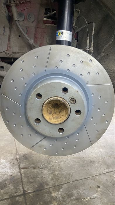 Перфориванные тормозные диски БМВ