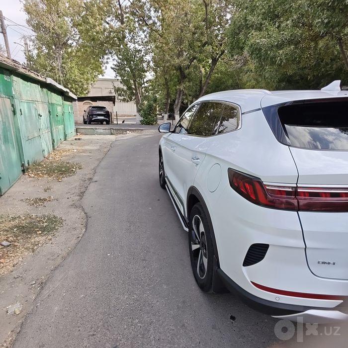 BYD Song Plus Dmi gibrit 110 km sotiladi. Kraska toza