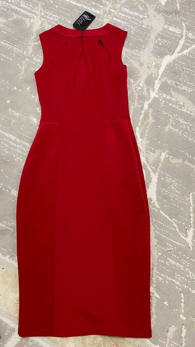 Красное платье...