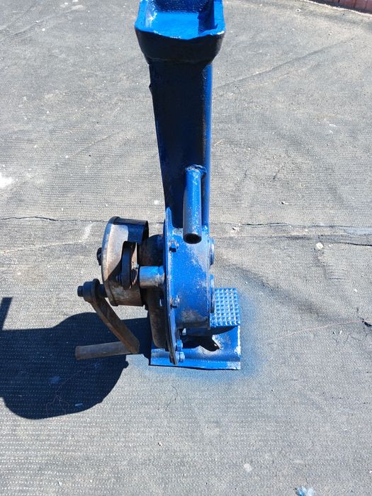 Домкрат железнодорожный