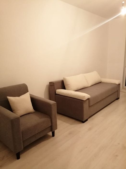 Продам кресло на ножках