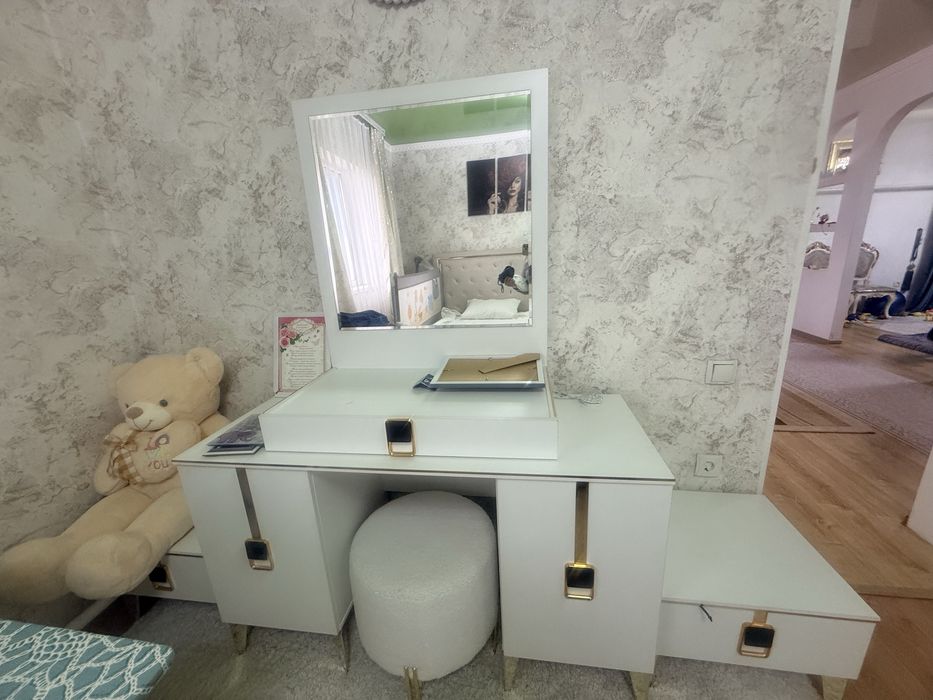 Продам спальный гарнитур