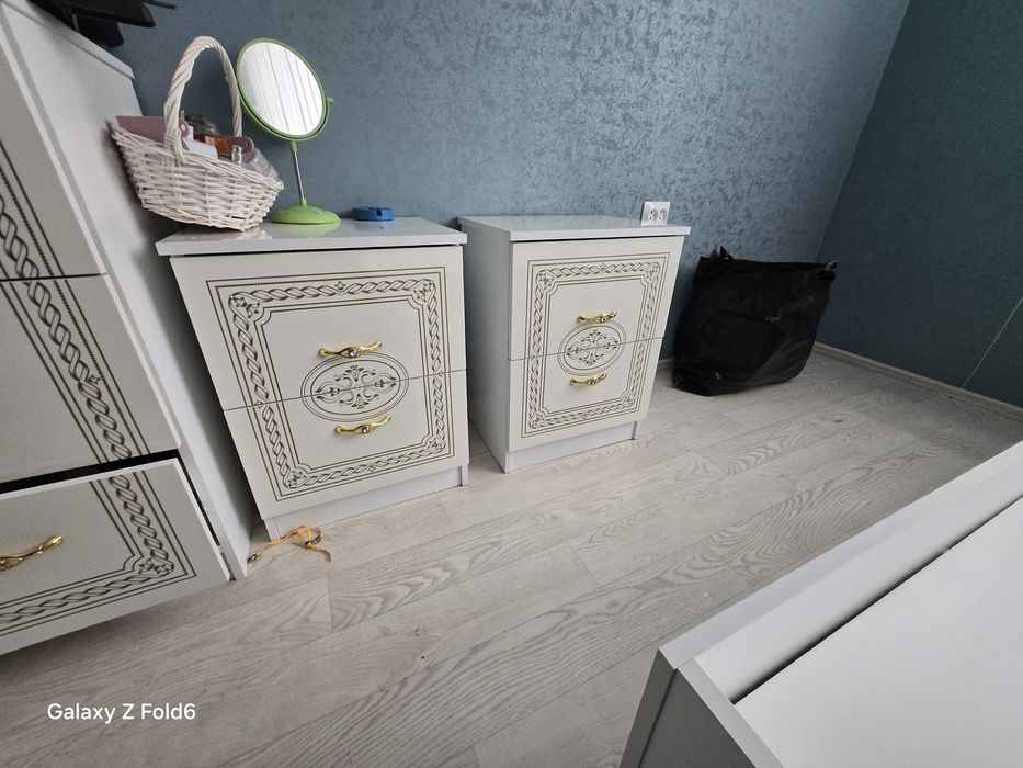 Продам кровать и 2 тумбочки