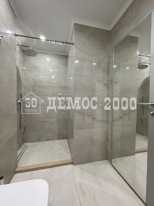 Двустаен луксозно обзаведен апартамент в района на Спортна зала