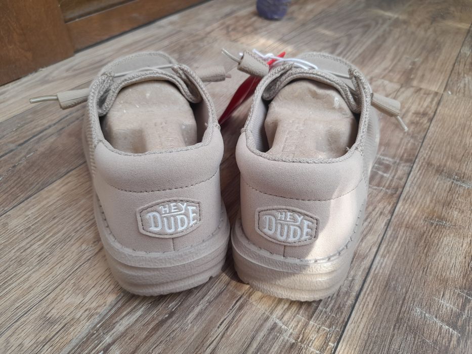 Vând pantofi noi pentru femei "Hey Dude" de la Crocs de marimea 36