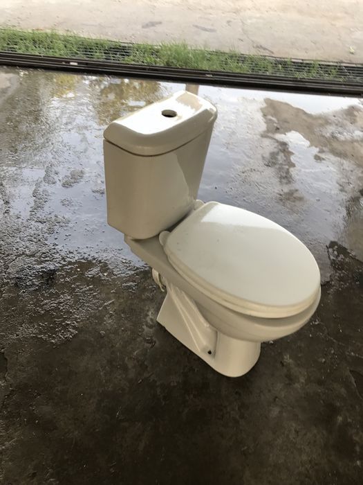 unitaz sotiladi rangi oq