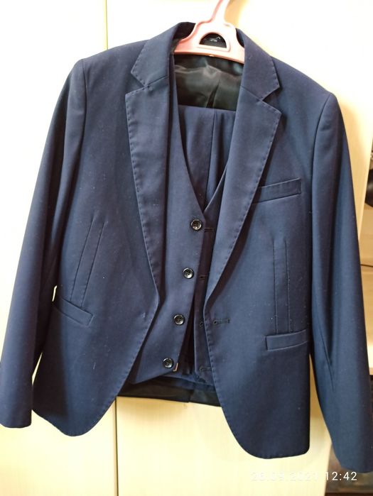 Костюм-тройка школьный