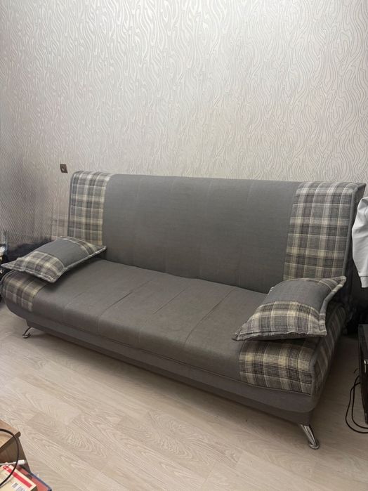 Продается диван, раскладной (200х100)