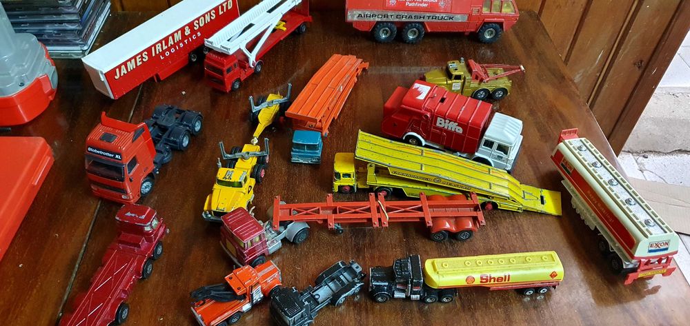 Matchbox Corgi Dinki и др. Винтидж колички влекачи камиони