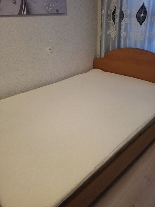 Продаю кровать с матрасом