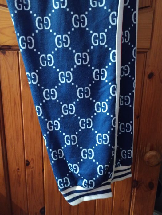 Vând pantaloni de trening Dolce Cabana
