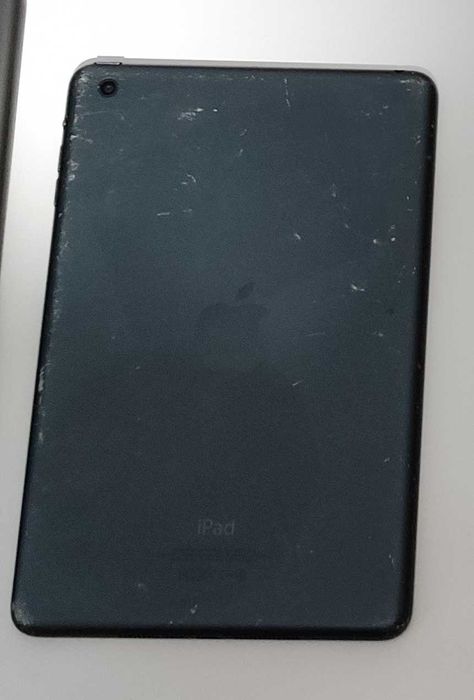 iPad Mini A1432 functionala dar cu sticla fisurata