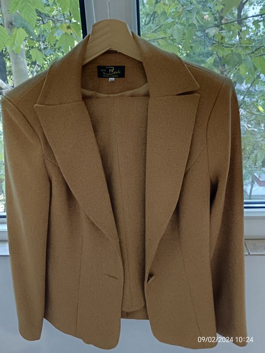 Vând costum damă deux-pieces maro/muștar