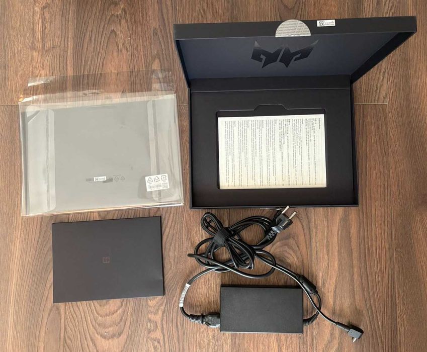 Laptop Acer Predator Triton 14" PT14-51, Mini LED WQXGA 250Hz, Intel i7-13700H, Nvidia RTX 4070, 32GB DDR5, SSD 1TB