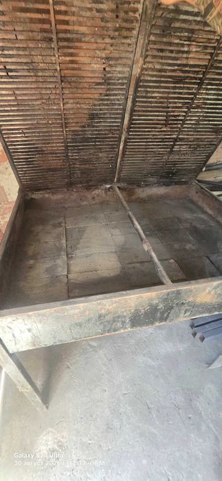 Скара на дървени въглища