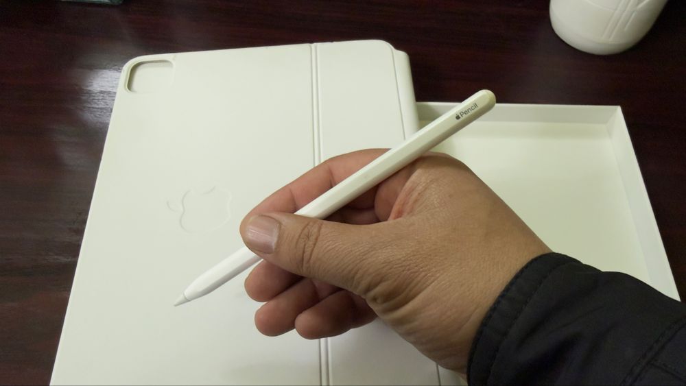 Продается Magic Keyboard от iPad и Apple Pencil 2