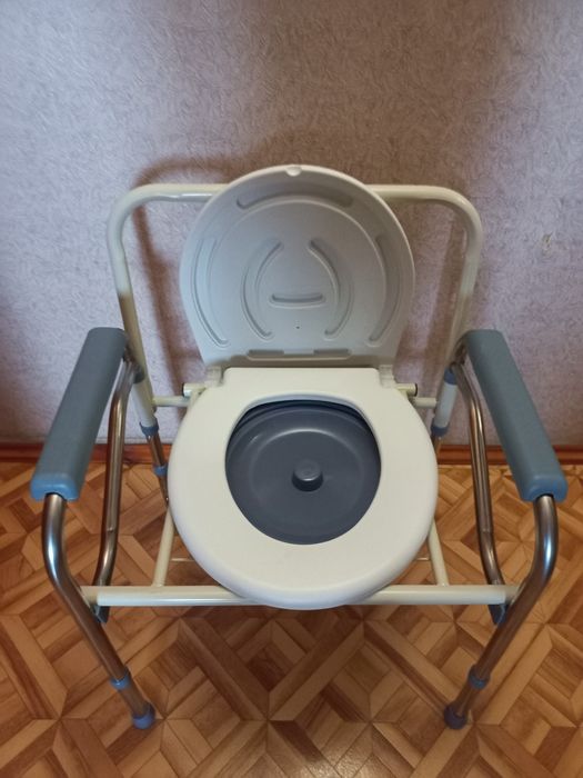 Кресло туалет для людей с огран.возм.