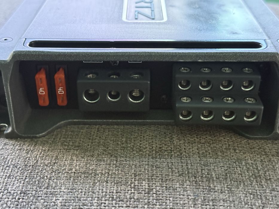 Продаю усилитель HERTZ HDP 4