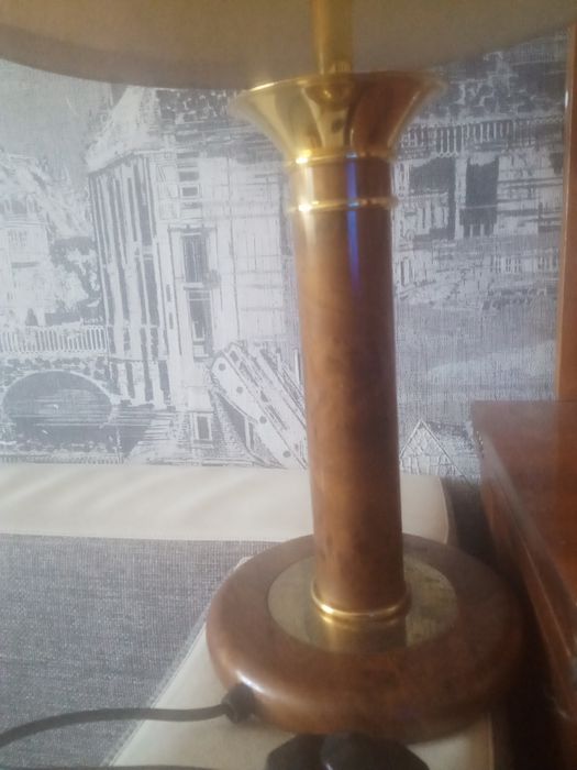 Продаи настольную лампу