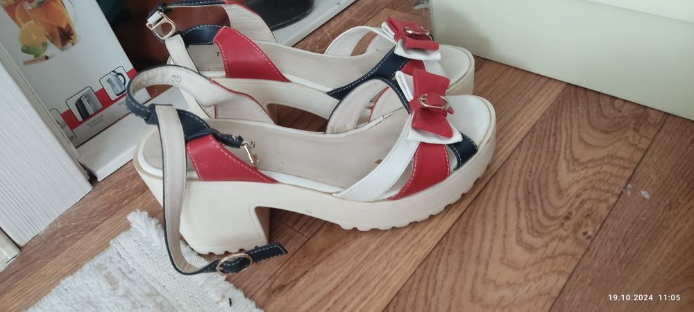 Босоножки ..   .