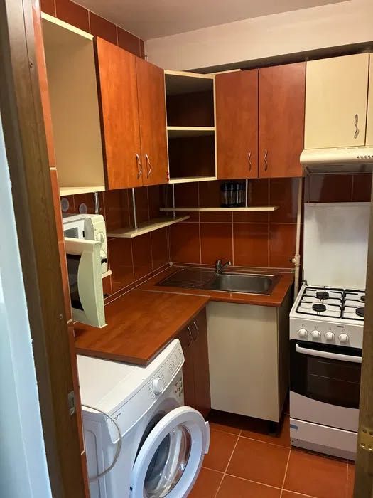Închiriez apartament