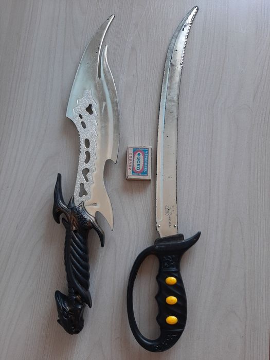 Продам игрушечные сабли