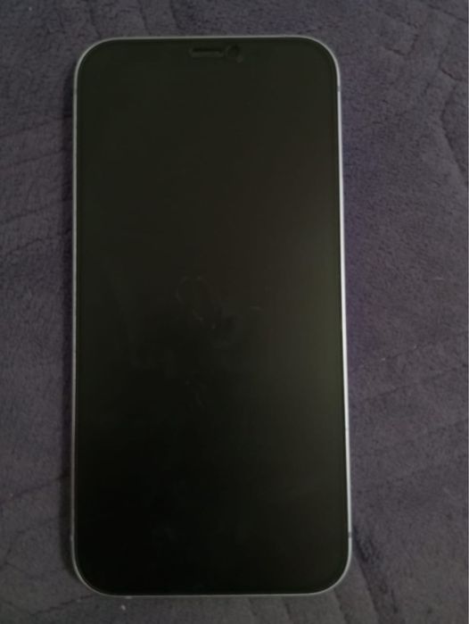 Продам Айфон 12