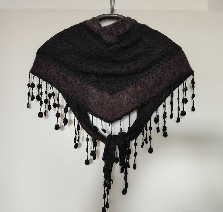 Красиви дамски шалове по 4 и 7 лв.