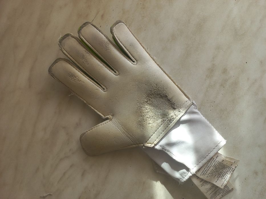 Футбольные перчатки predator Adidas