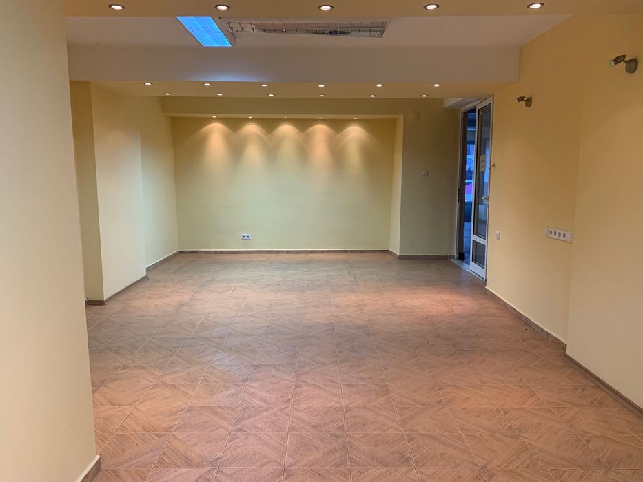 Продава се Магазин в Казанлък - 45 кв.м за 1360 €/кв.м - Снимка #2