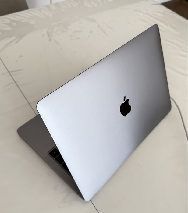 MacBook Pro 13” M1 2020, Аккумулятор 96%