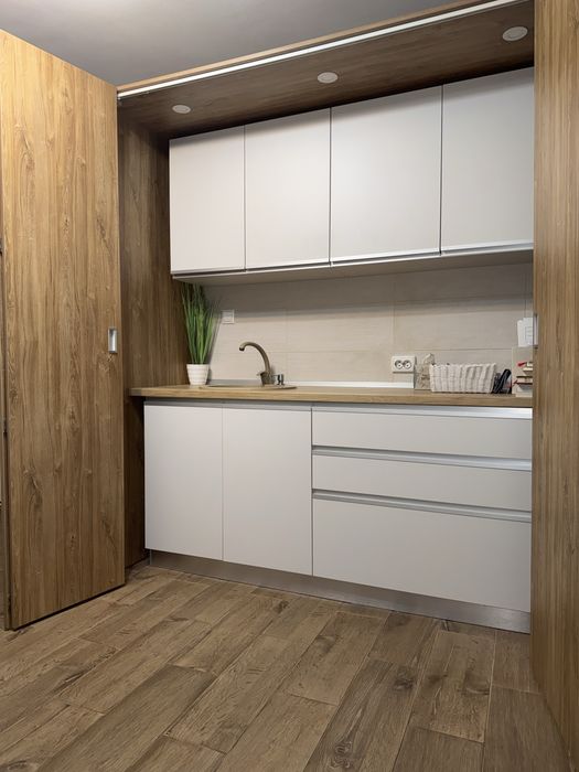 Bucătărie compactă cu uși pliante