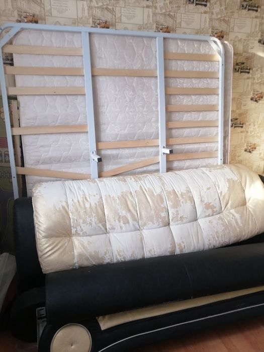 Кровать для спальни