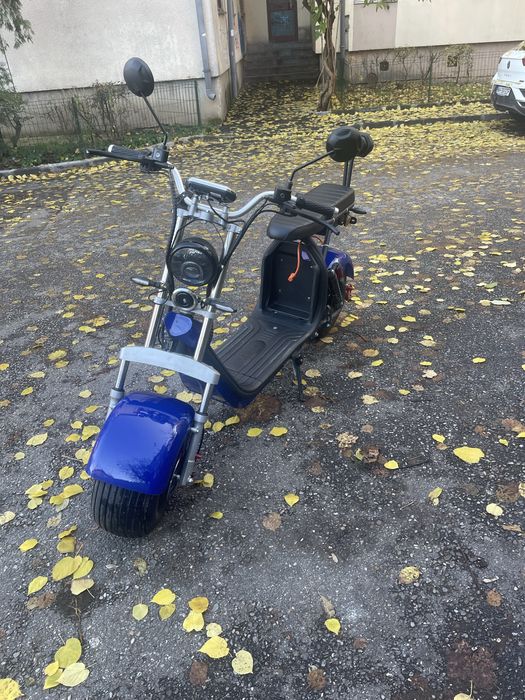 Scuter electric albastru
