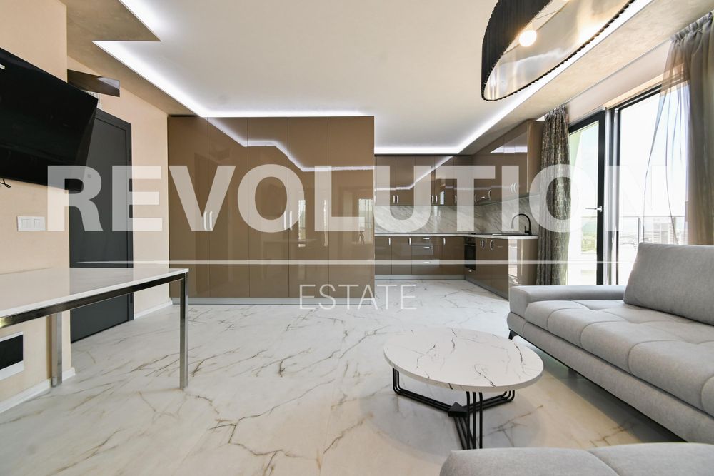 Тристаен апартамент в ж.к. Дружба 2