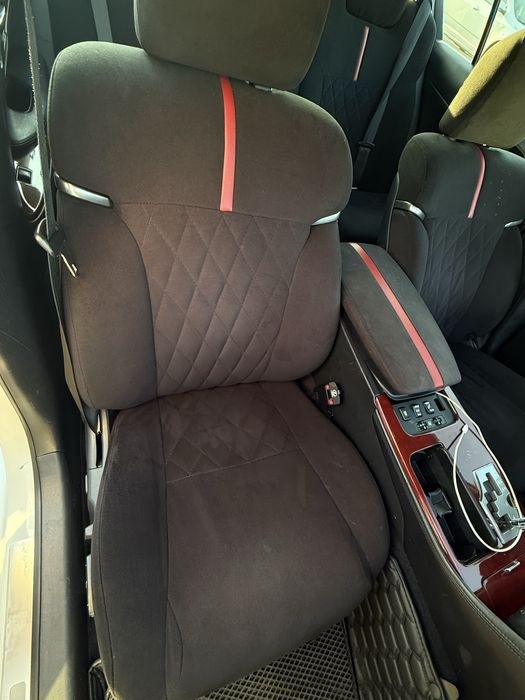 Продам чехлы сшытые на Lexus GS 190