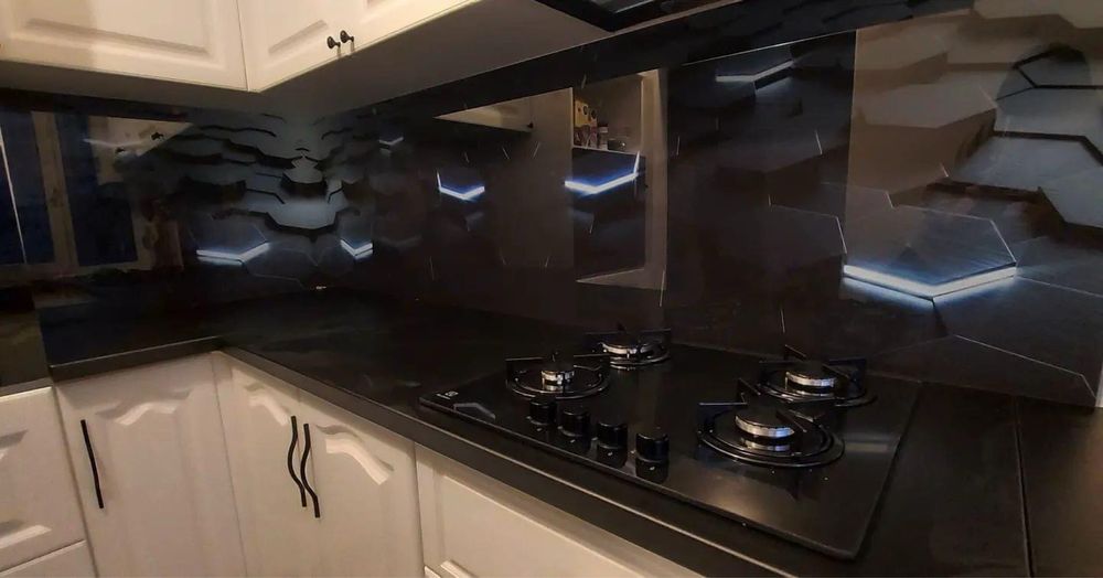 Sticla colorata/vopsita, pentru bucatarii, baie, office, etc.