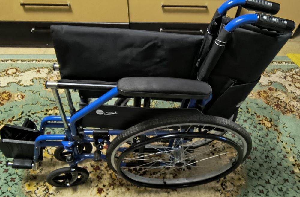 Scaun cu rotile pliabil, otel, cotiere rabatabile, 120 kg,