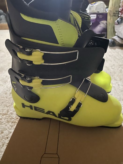 Vand clapari noi  ski pret 350 lei