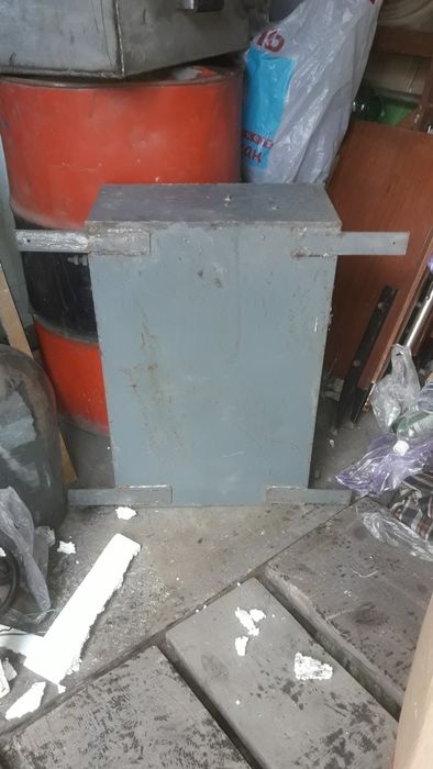 Металлический шкаф с автоматами