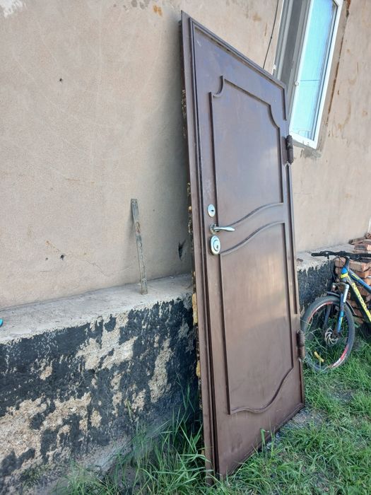 Темір Есік,сыртқы