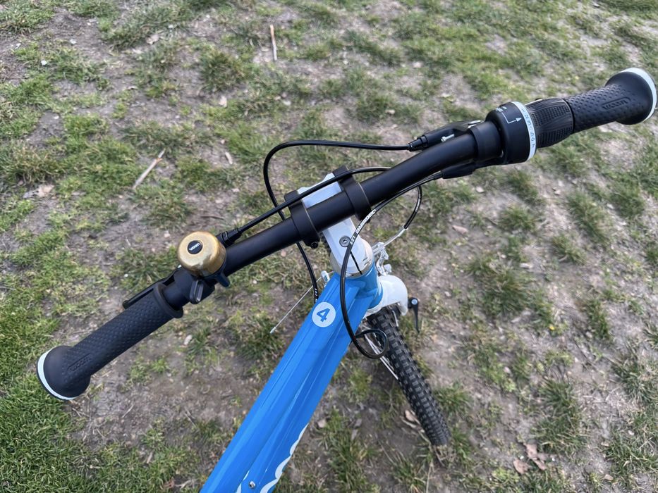 Bicicleta Woom 4 albastra