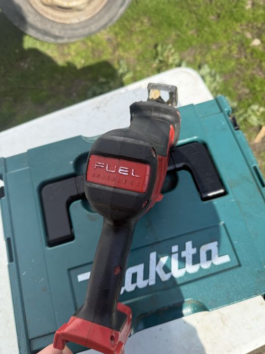 Fierastrau stil sabie milwaukee