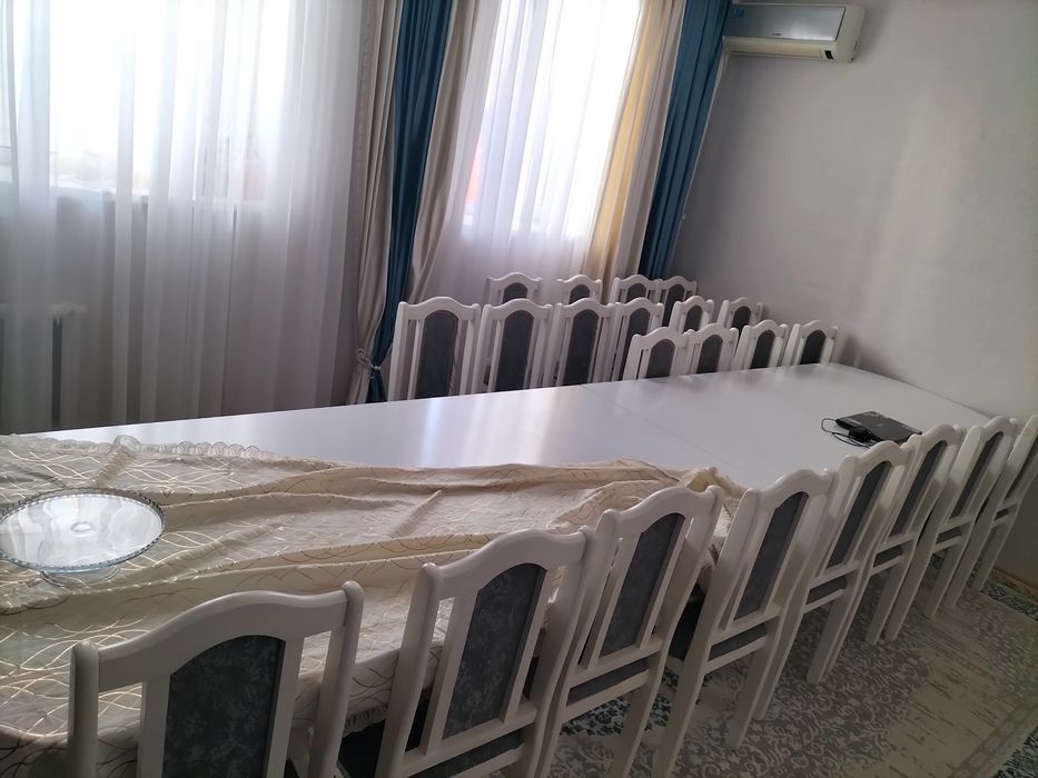 Стол со стульями