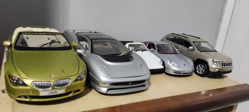 Метални колички.