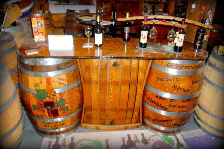 Bar din butoaie suport pentru pahare