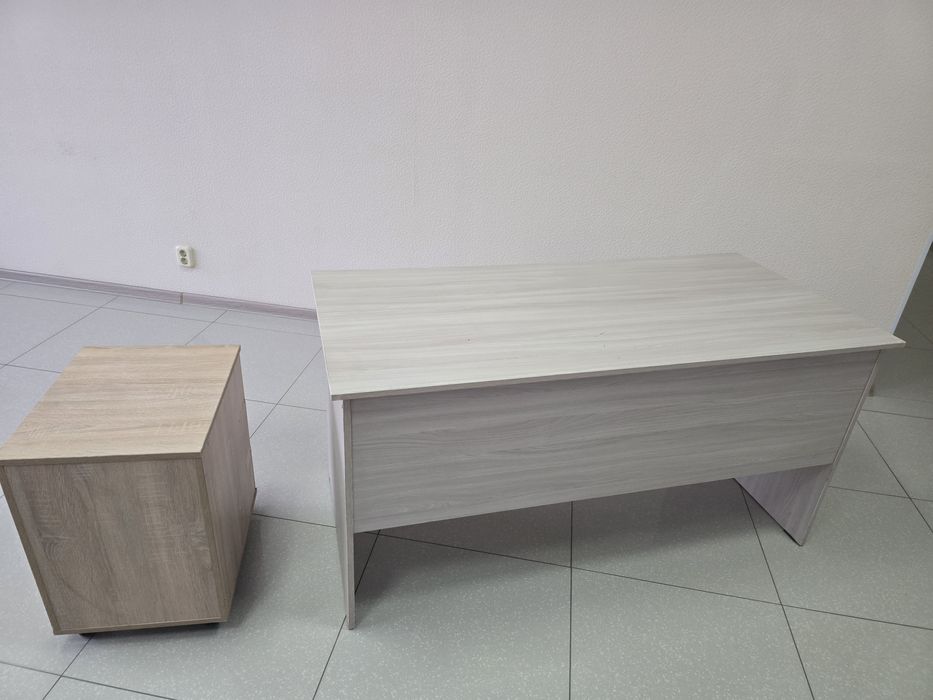 Продам стол и тумбу б/у 10000 тг