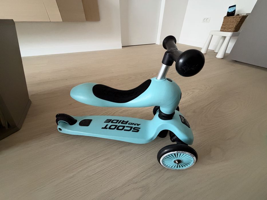 Trotineta cu cască Scoot and Ride