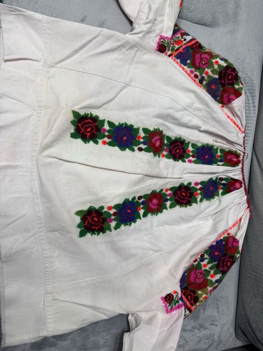 Ie camasa cusuta manual vintage lada zestre